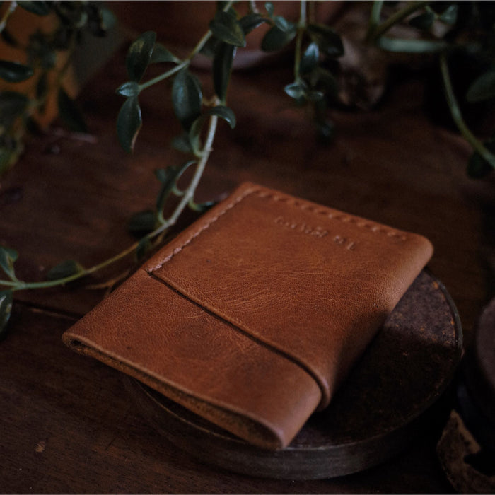 Montreal-made honey brown leather cardholder for eco-conscious buyers
