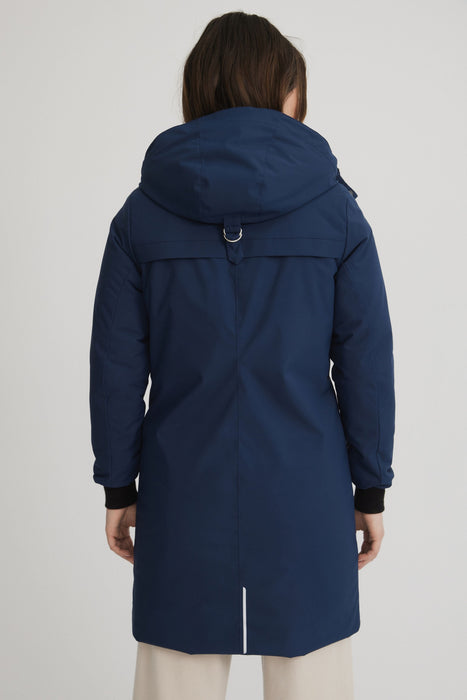 Manteau marine avec bande réfléchissante pour femme. Ajustement au capuchon et à la taille.