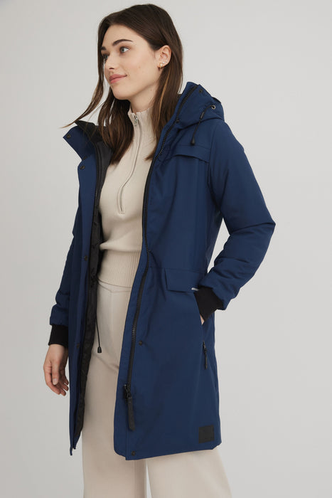 Manteau marine d'hiver pour femme. CHaud et isolé synthétiquement. Manteau vegan.