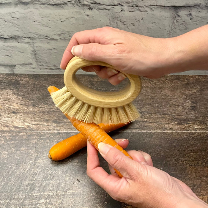 Brosse à légumes en bois et en fibres naturelles