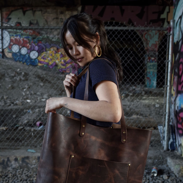 Versatile coffee brown leather shopper for both men and women
