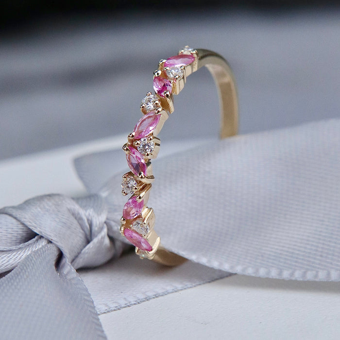 Mathieu Blanchard Bagues Bague semi-éternité Marquise en or 14K, diamants et saphirs