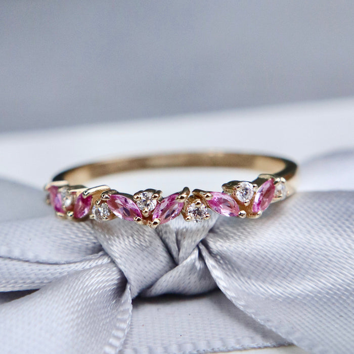 Mathieu Blanchard Bagues Bague semi-éternité Marquise en or 14K, diamants et saphirs