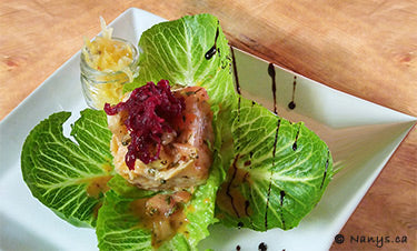 Tartare de saumon fumé avec Confit de navets au poivre rose et Confit de betteraves