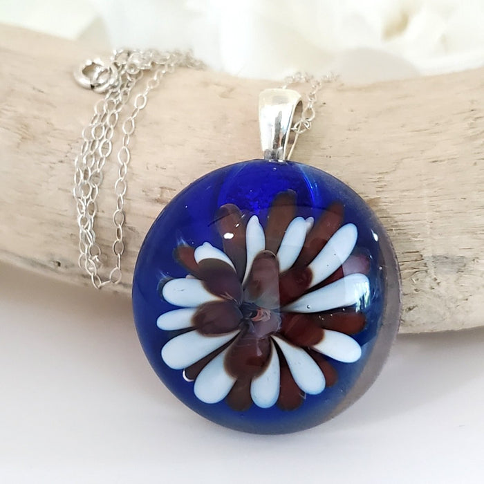 Pendentif bleu, rouille et blanc