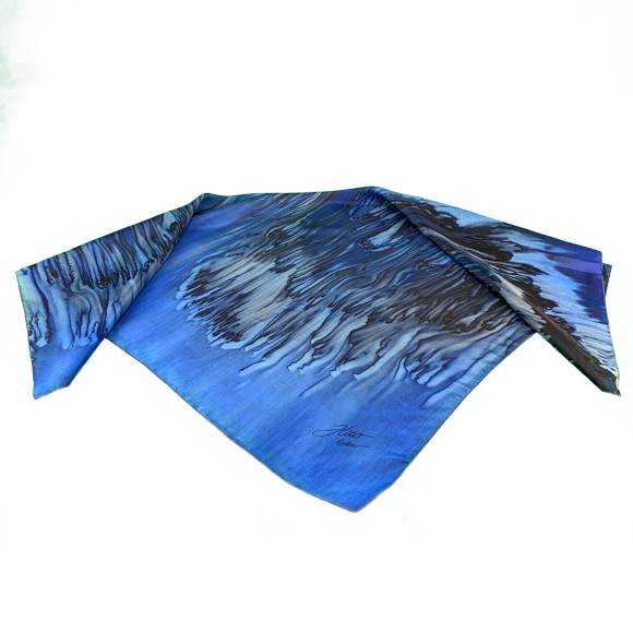 Foulard carré de soie coulé outremer et noir